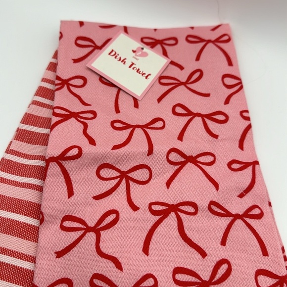 Set of 2 Valentines Target Bullseye Tea Towels - Picture 1 of 6